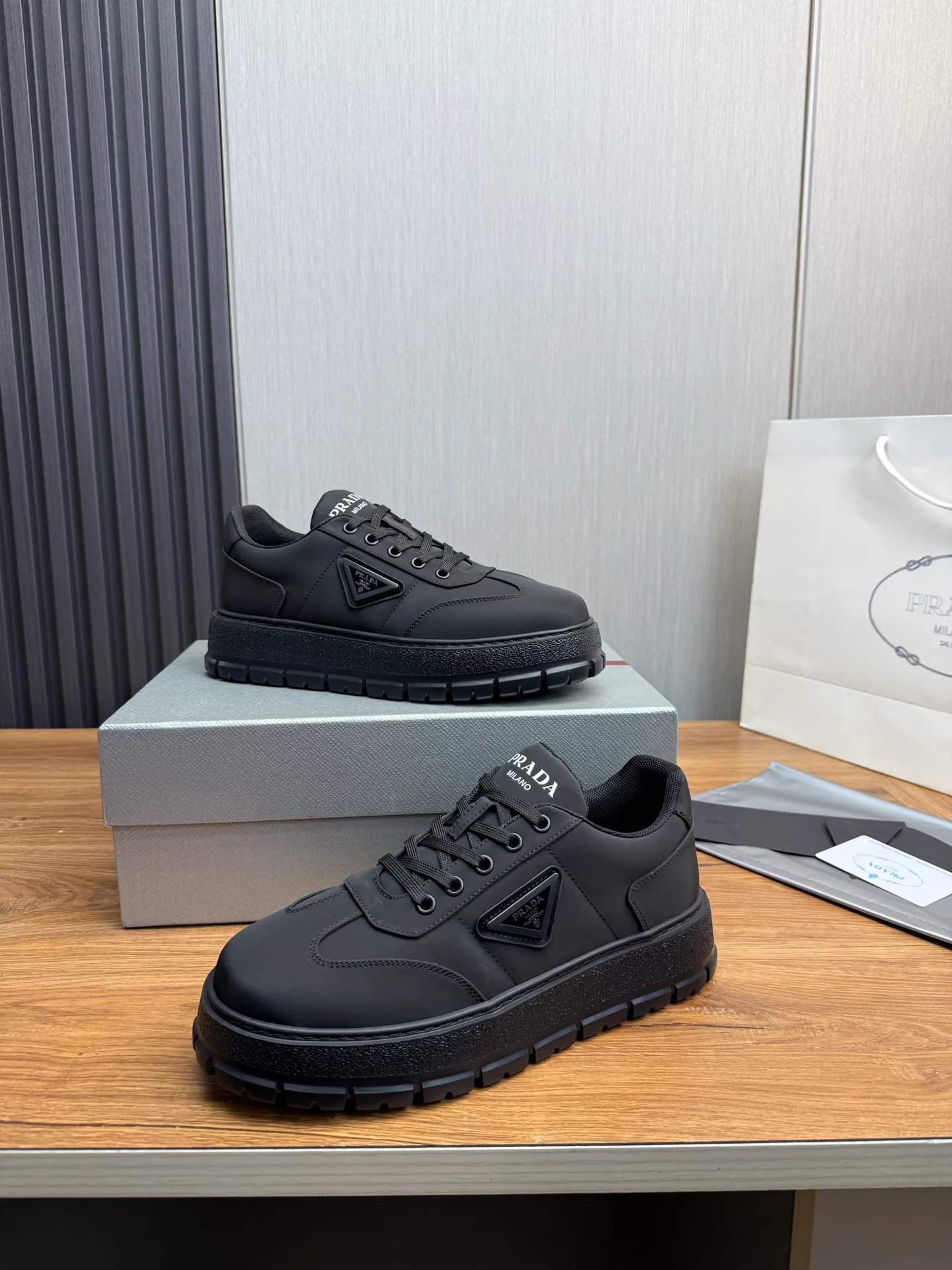 Men's shoes 💰560💰 [PRADA] Popular men's shoes shipped 👏Official website synchronized ⬆️Original imported waterproof fabric + cowhide lining, 1⃣️:1⃣️reproduction, original sole, 38-45 (45. Customized, non-refundable)